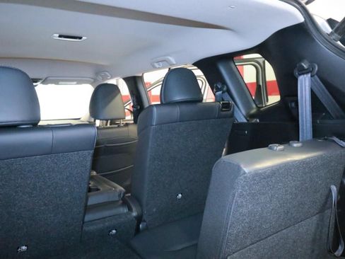 Used 2024 Mitsubishi Outlander SE image 25