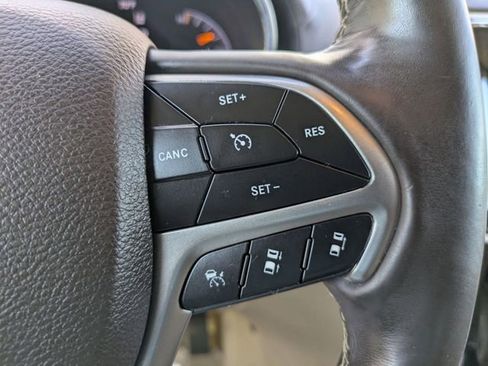 Used 2021 Jeep Grand Cherokee Overland RWD image 17