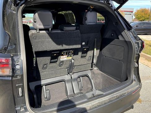 Used 2024 Toyota Sienna XSE image 13