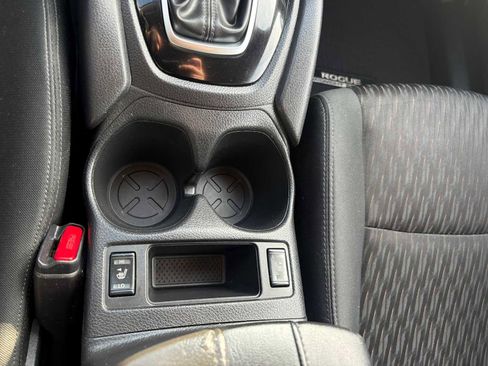Used 2018 Nissan Rogue SV image 24