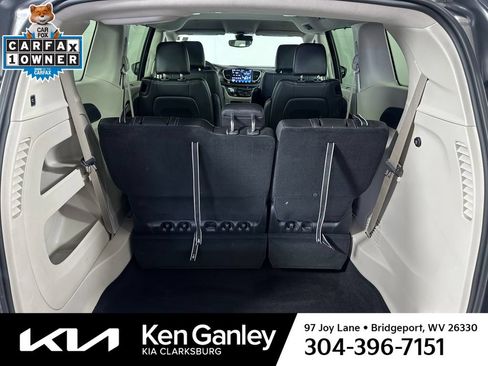 Used 2023 Chrysler Pacifica Touring-L AWD/4WD image 27