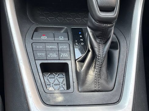 Used 2019 Toyota RAV4 XLE w/ Convenience Package AWD/4WD image 15