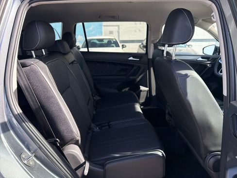 Used 2023 Volkswagen Tiguan SE FWD image 33