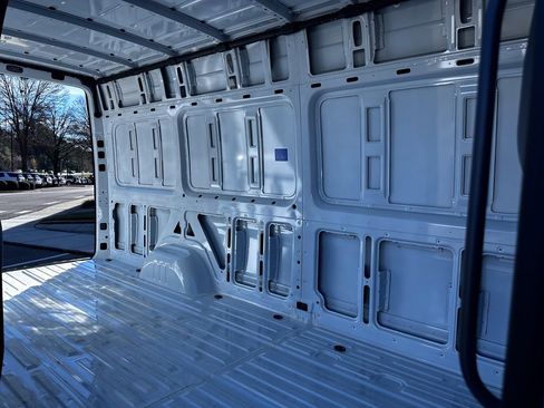 Used 2025 Mercedes-Benz Sprinter 2500 image 31