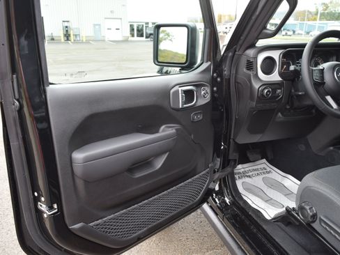 Used 2026 Jeep Wrangler Unlimited Sport AWD/4WD image 12