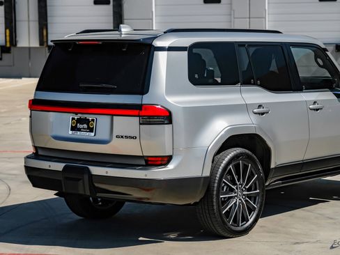 Used 2025 Lexus GX 550 w/ Accessory Package (2T) image 16