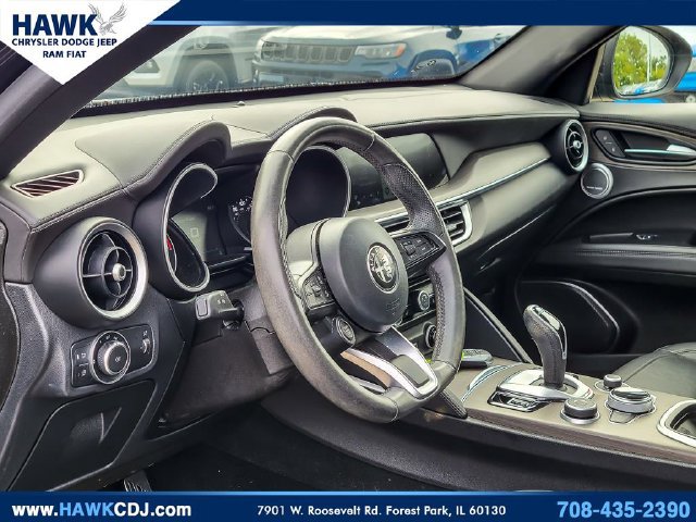 Used 2023 Alfa Romeo Stelvio Ti AWD/4WD image 9