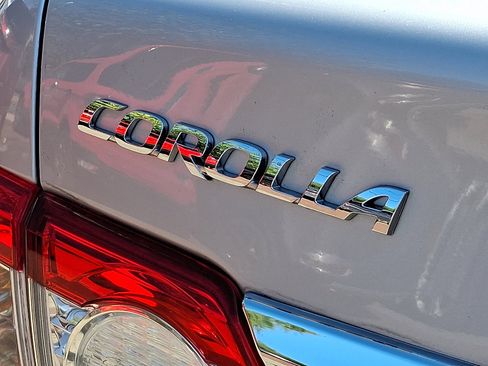 Used 2013 Toyota Corolla LE image 29