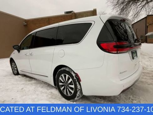 Used 2023 Chrysler Pacifica Limited image 6