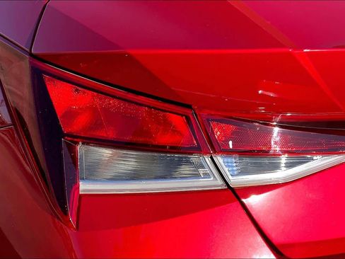 Used 2022 Hyundai Elantra SEL image 28