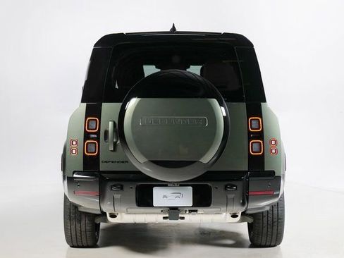 New 2026 Land Rover Defender 130 X-Dynamic SE image 7