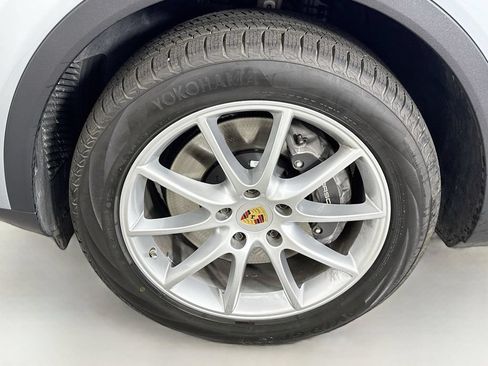 Used 2023 Porsche Cayenne AWD/4WD image 31
