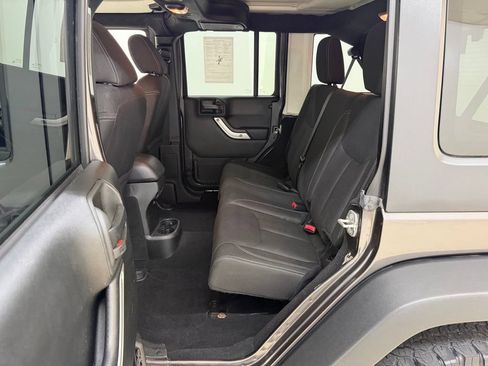 Used 2018 Jeep Wrangler Unlimited Rubicon w/ Dual Top Group AWD/4WD image 15