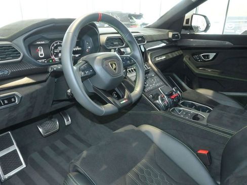 Used 2024 Lamborghini Urus Performante AWD/4WD image 29