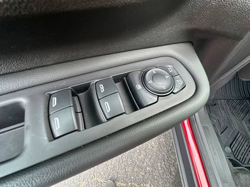 Used 2024 GMC Terrain SLT AWD/4WD image 19