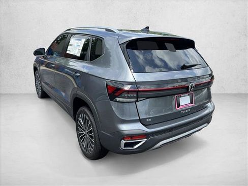 Used 2025 Volkswagen Taos SE FWD image 8