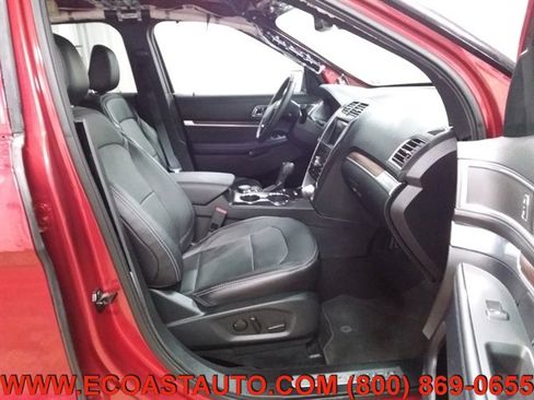 Used 2019 Ford Explorer Limited w/ Ford Safe & Smart Package image 13