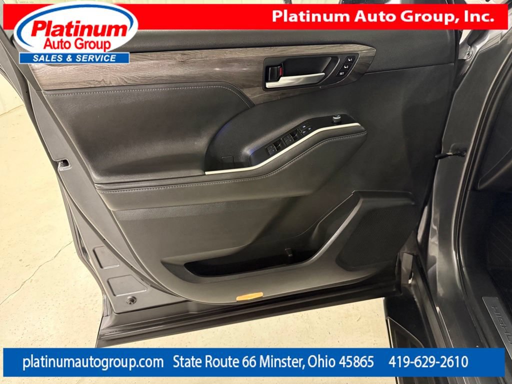 Used 2020 Toyota Highlander Limited FWD image 27