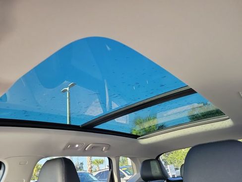 Certified 2025 Volkswagen Taos SE w/ Panoramic Sunroof Package FWD image 29