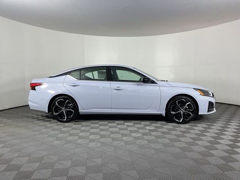 New 2025 Nissan Altima 2.5 SR image 11