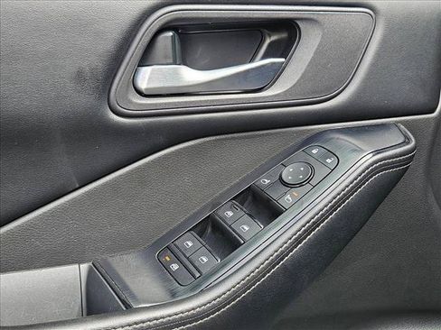 Used 2024 Nissan Rogue SV AWD/4WD image 11