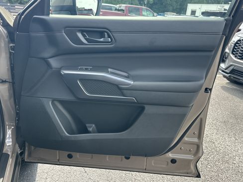 Used 2024 Nissan Pathfinder Rock Creek AWD/4WD image 15
