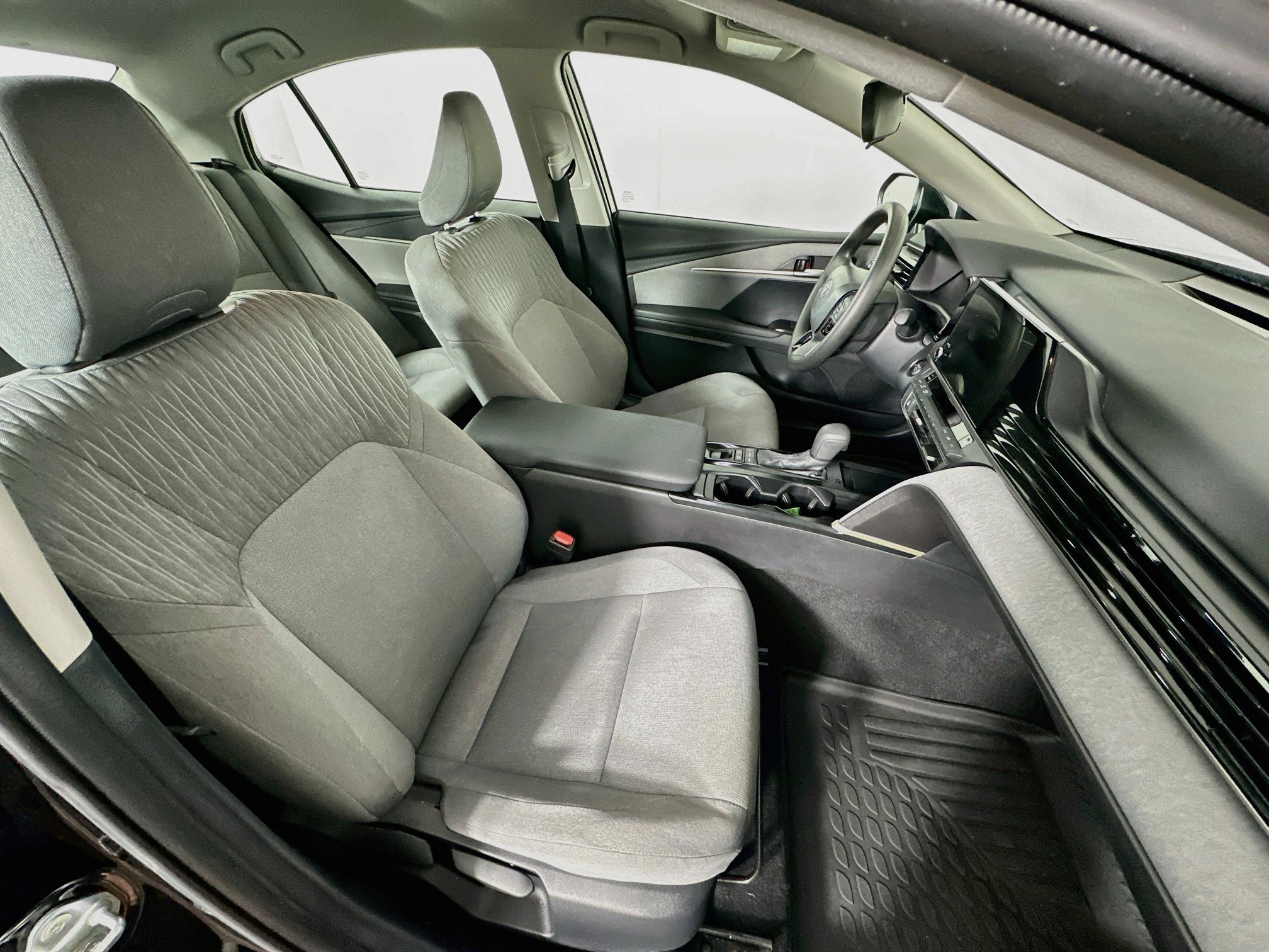 Used 2026 Toyota Camry LE FWD image 31