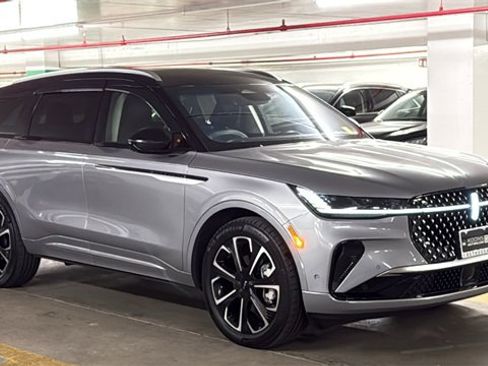 Used 2024 Lincoln Nautilus Reserve w/ Equipment Group 203A image 5