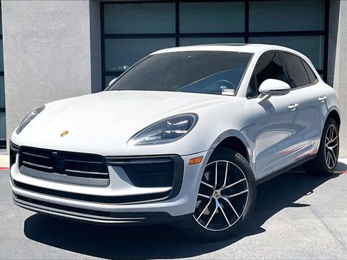 Certified 2023 Porsche Macan AWD/4WD image 1