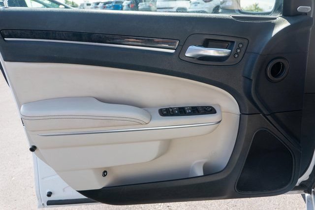 Used 2018 Chrysler 300 Limited w/ Safetytec Plus Group AWD/4WD image 18