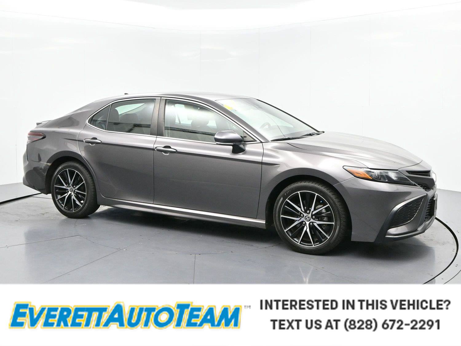 Used 2023 Toyota Camry SE FWD image 1