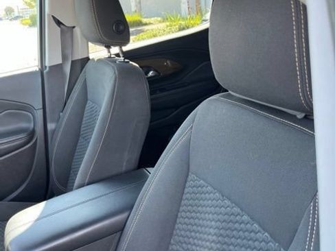 Used 2019 GMC Terrain SLE w/ Driver Convenience Package FWD image 6
