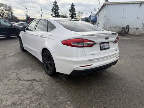 Used 2019 Ford Fusion SE w/ Equipment Group 151A image 3