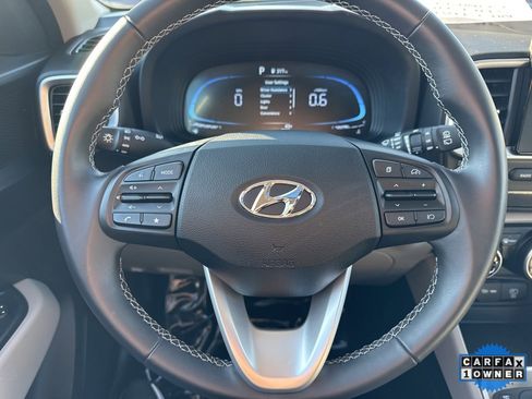 Used 2025 Hyundai Venue SEL image 15