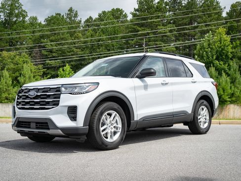 New 2026 Ford Explorer Active RWD image 3
