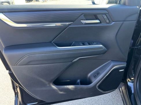 Used 2024 GMC Acadia Elevation image 18