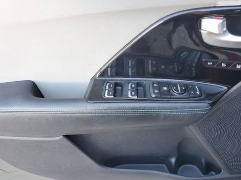 Certified 2017 Kia Niro Touring image 18