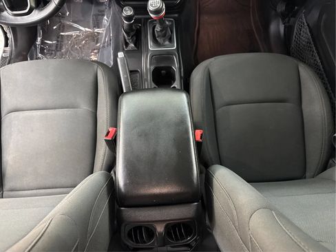 Used 2018 Jeep Wrangler Unlimited Sport S AWD/4WD image 22