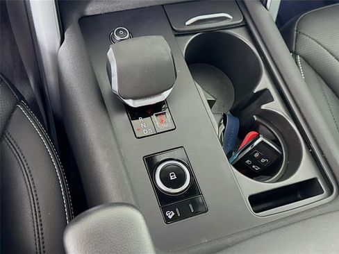 Certified 2024 Land Rover Discovery S AWD/4WD image 19