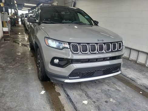 Used 2023 Jeep Compass Limited w/ Sun and Sound Group AWD/4WD image 4
