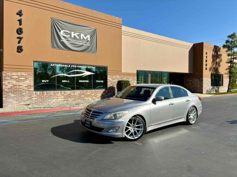 Used 2012 Hyundai Genesis 5.0 RWD image 2