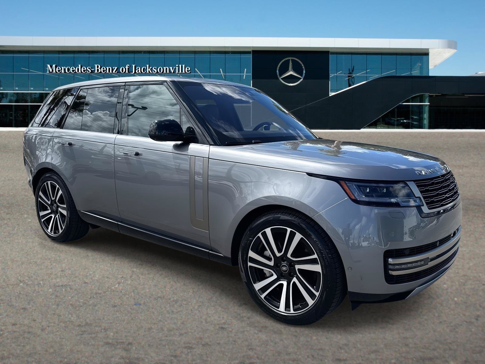 Used 2023 Land Rover Range Rover SE AWD/4WD image 1