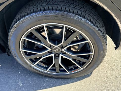 Used 2024 Audi SQ5 Prestige image 9