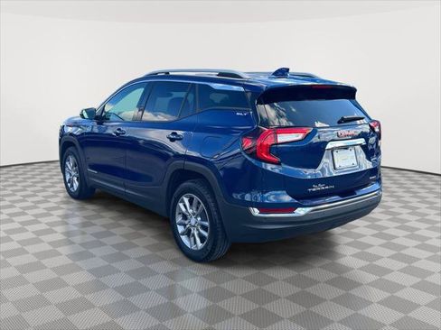 Used 2022 GMC Terrain SLT w/ Tech Package image 4