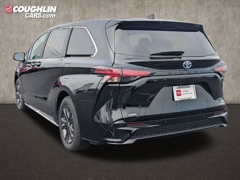 Used 2024 Toyota Sienna XSE image 5