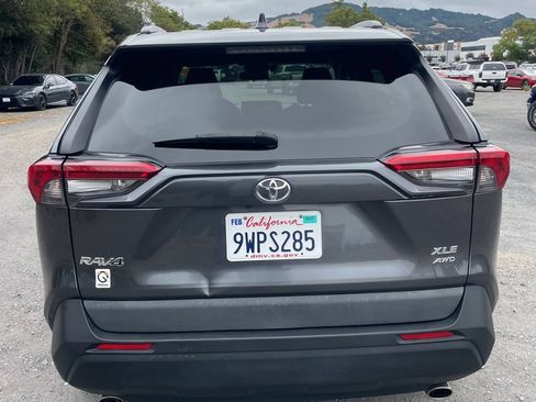 Used 2020 Toyota RAV4 XLE AWD/4WD image 3