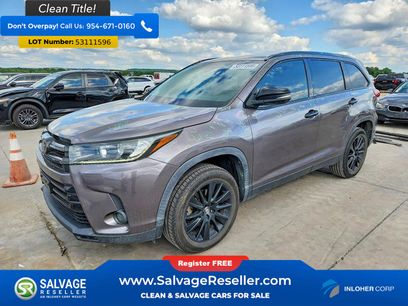 Used 2019 Toyota Highlander SE w/ Nightshade Edition