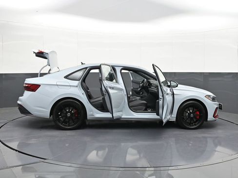 Used 2026 Volkswagen Jetta GLI Autobahn FWD image 39