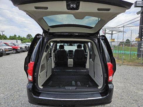 Used 2019 Dodge Grand Caravan SXT FWD image 33