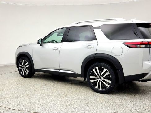 Used 2023 Nissan Pathfinder Platinum image 7